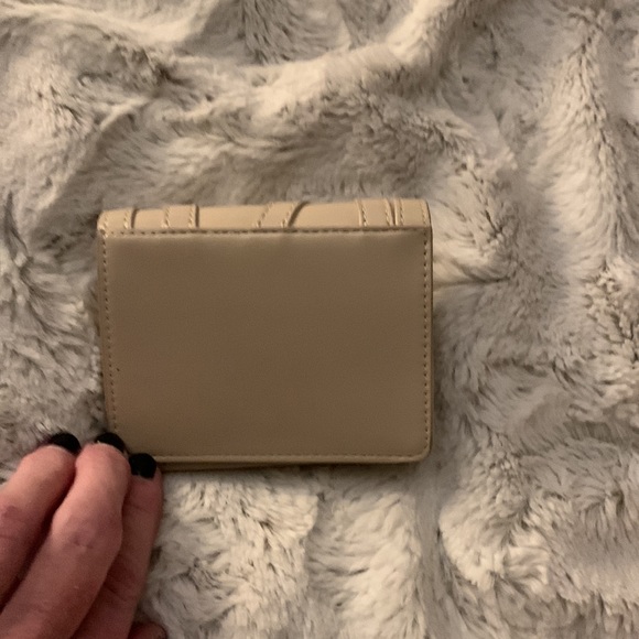 Brand new LOVE MOSCHINO bifold cream wallet - Picture 4 of 12
